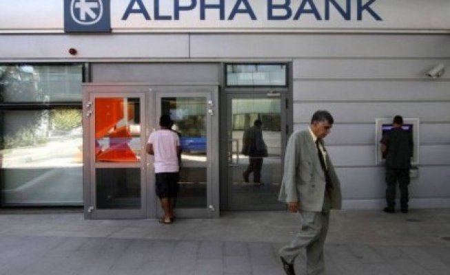 Plăţile cu cardurile Alpha Bank în străinătate, restricţionate
